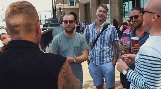 İllüzyon Hilesiyle Etkilediği Kişinin Telefonunu Nehire Atan Adamdan Muazzam Gösteri