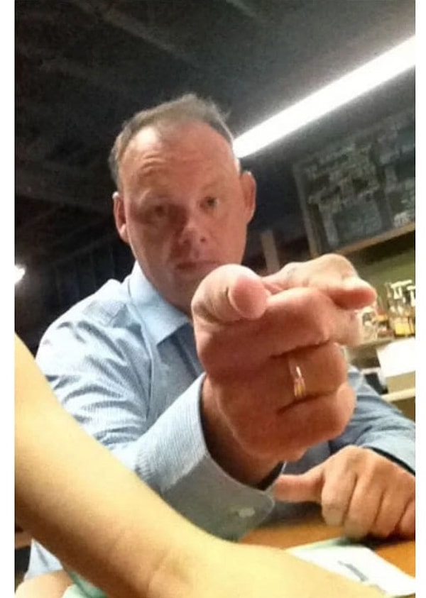 10. "Послала своей сестре фотку с вечеринки. Вот, что она прислала мне в ответ"