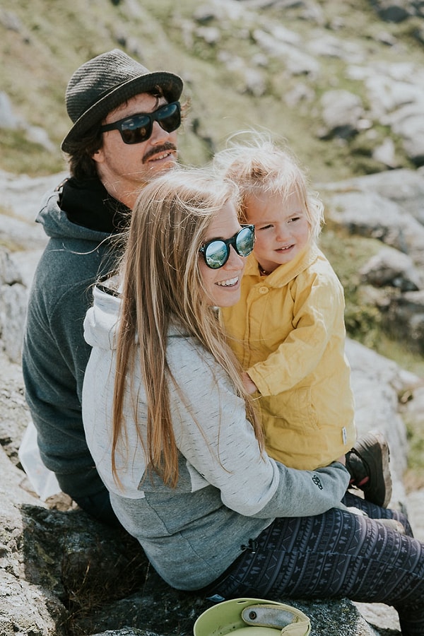 2. А вот и Вал, Тим и их очаровательная дочурка