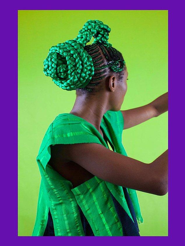 8. Medina ayrıca, Lagos'ta kadınların saçlarına çok daha fazla renk kattıklarını, renkli örgüler kullandıklarını fark etmiş.
