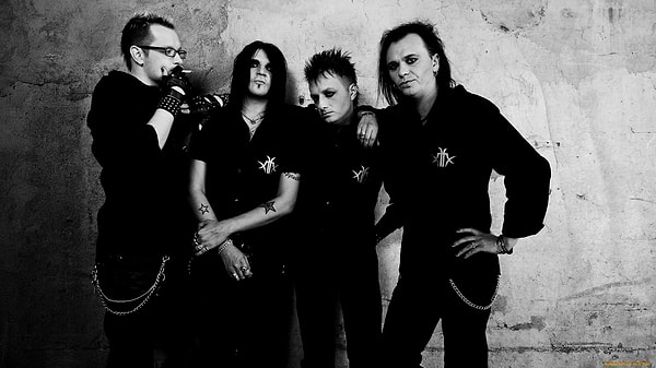 2. Все меломаны без труда узнаю эту группу