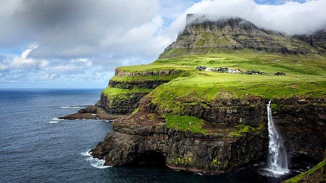 10. Gásadalur, Faroe Adaları