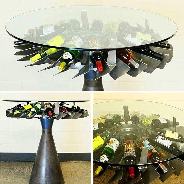 12. Jet motoru parçalarından yapılmış şarap masası