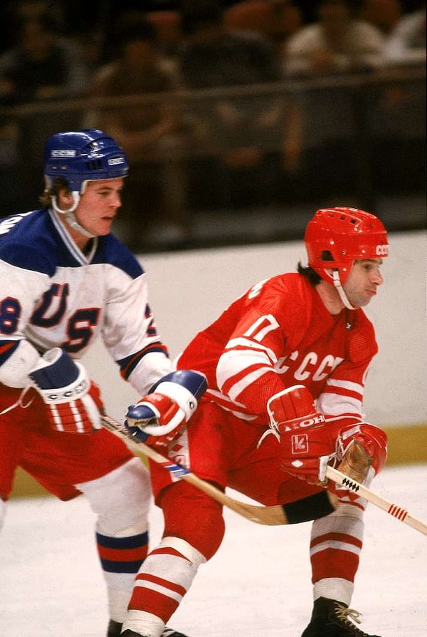 6. По физическим и медицинским показателям советские хоккеисты значительно превосходили своих соперников. Они были сильны, натренированны и играли как настоящая команда.