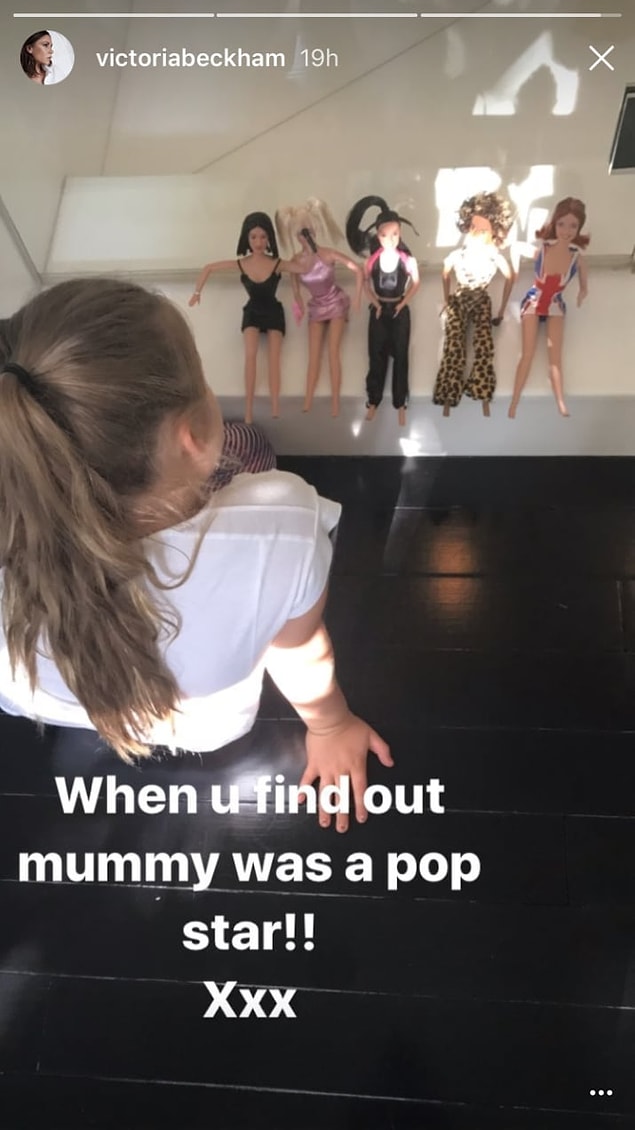 Harper sadece 6 yaşında bu yüzden annesini sadece bir moda tasarımcısı olarak tanıyor. Daha önce Spice Girls'ün adını bile duymadı muhtemelen!