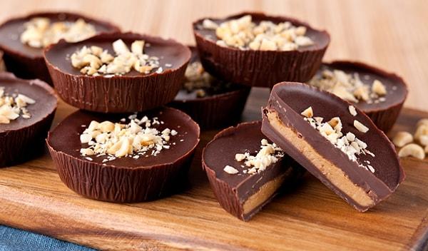 11. Fıstık ezmeli çikolatanızı evde yapabilirsiniz.