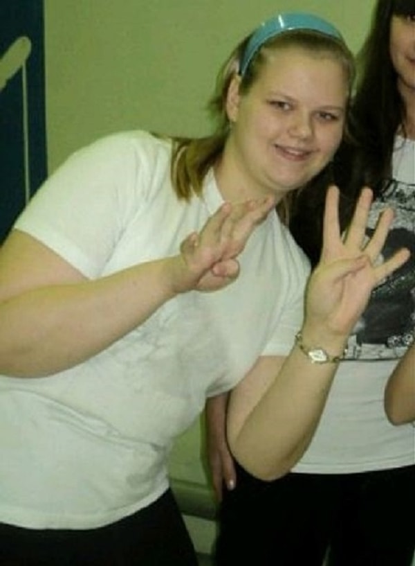 2. Екатерина гуляла с мамой, и они сказали, что спешат. Однако агент настоял на встрече и сказал, что ей нужно немного сбросить вес, но у нее большой потенциал.