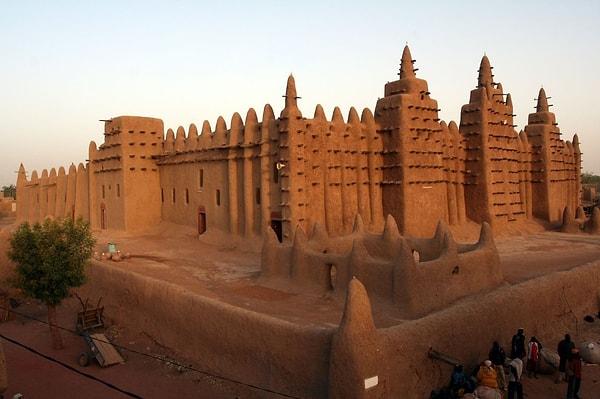 6. Afrika'da hala ziyaret edilebilen bazı meşhur binalar, onun hükümdarlığı sırasında inşa edilmiştir.