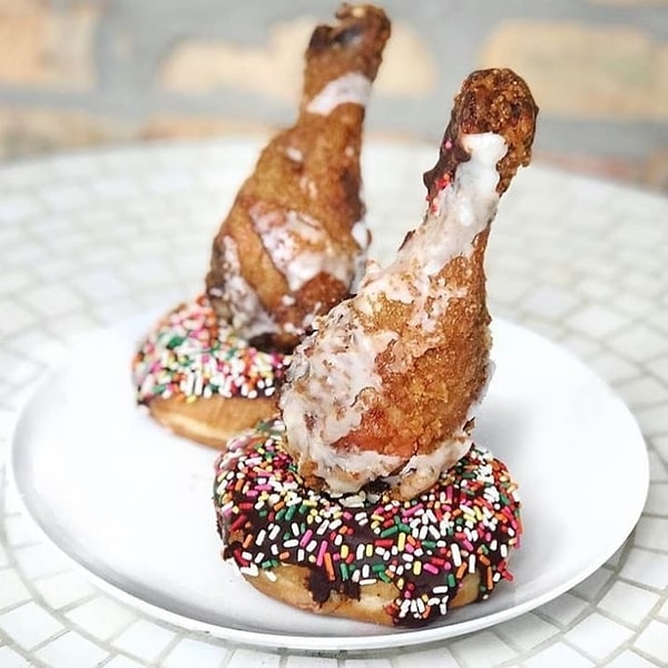 11. Пончики с куриными крылышками