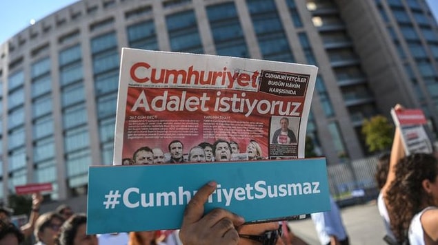 "Gazetelerin yayın politikalarını değiştirmesi suç olarak görülemez"