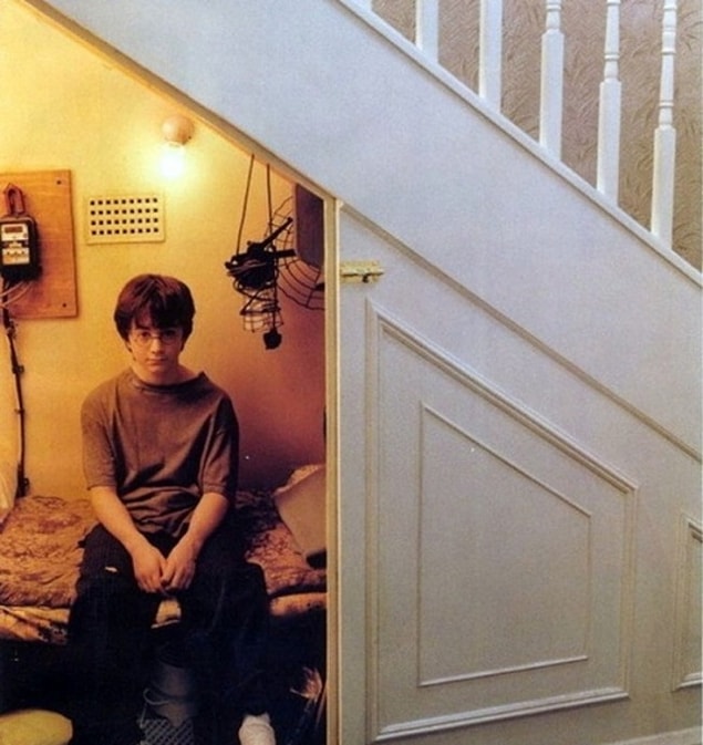 1. Aslında Hogwarts diye bir yer yok. Hogwarts, sihirbazların dünyası, sihirler… Aslında her şey sadece Harry Potter'ın hayal gücünün bir ürünü…