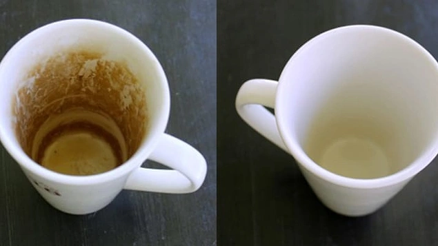 Следы от чая или кофе на вашей кружке легко можно убрать при помощи белого уксуса. Добавьте немного жидкости на губку и протрите грязную посуду.