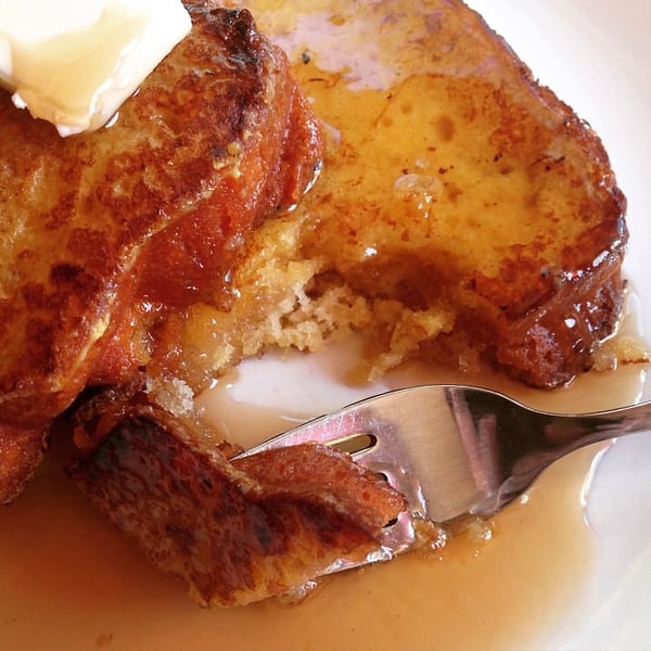 8. Как сделать из бисквитного тортика тост? А вот так вот!