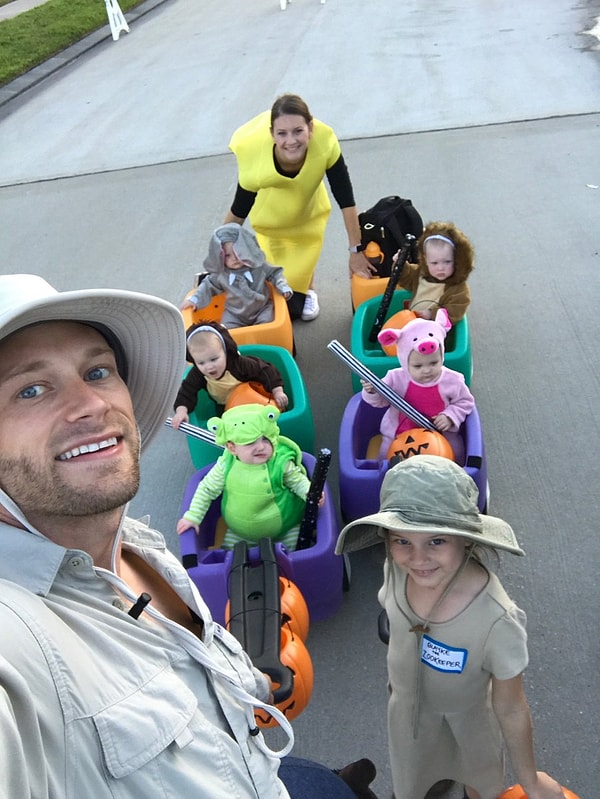 3. По словам Басби, это началось, когда девочки родились, и он все еще борется с депрессией.