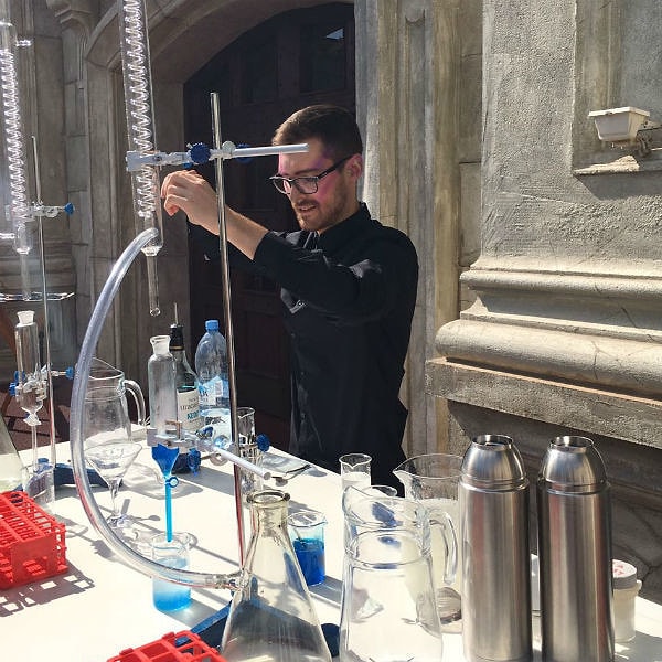 5. Особенным развлечением для гостей праздника стала молекулярная кухня.