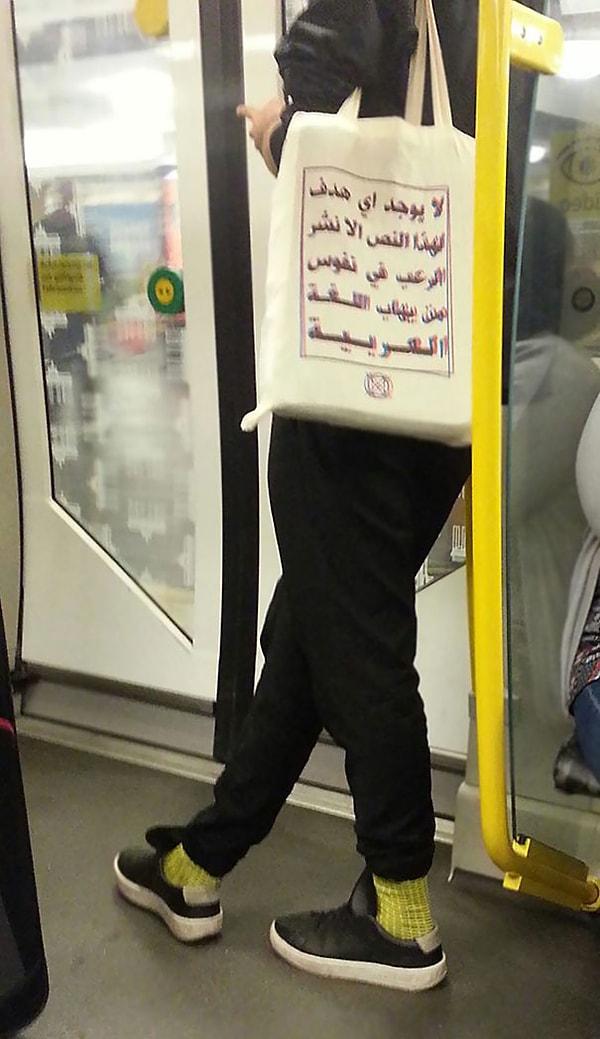 2. Çantanın üstünde şöyle yazıyormuş: "Bu yazının Arapça'dan korkanları ürkütmekten başka hiçbir amacı yok."