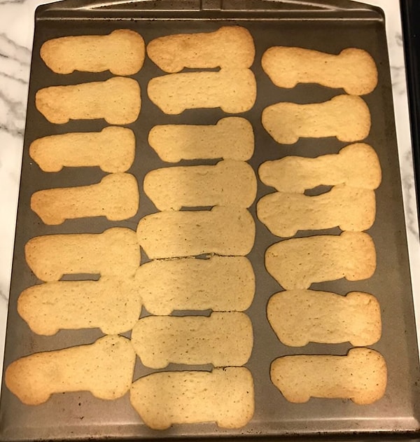 18. Когда пытаешься сделать печеньки в форме цифры "1" для первого Дня рождения племяшки...