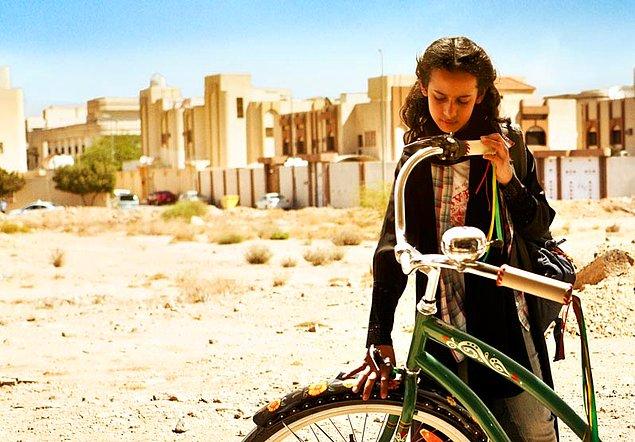 14. Taner'in bu ayki diğer iki önerisi ise; Suudi bir kadın tarafından çekilen ve çekimleri tamamen Suudi Arabistan'da yapılan ilk uzun metrajlı film olan 2012 yapımı Vecide/Wadjda...