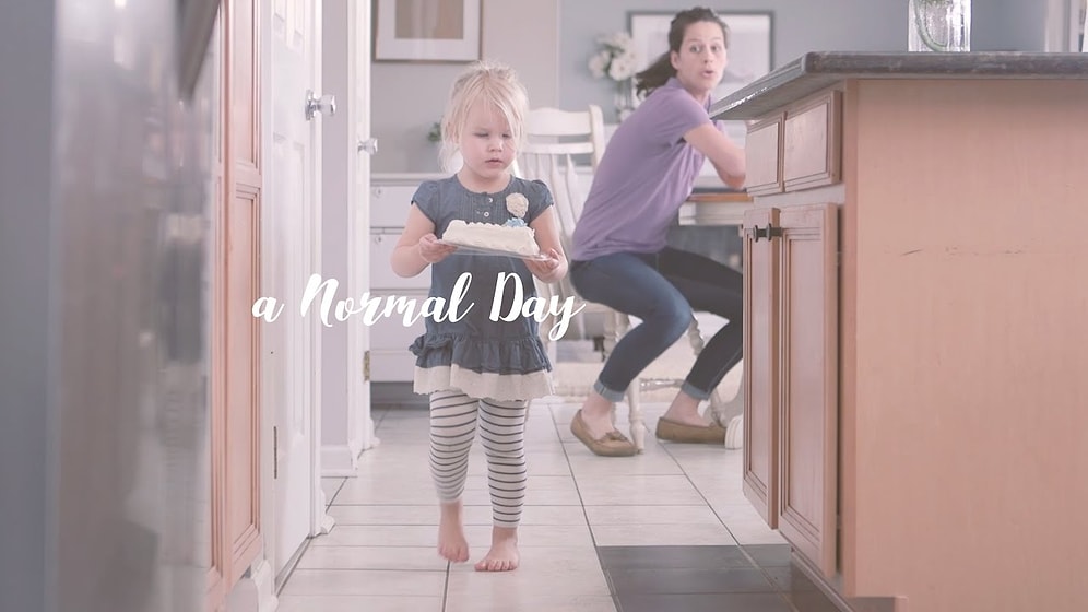 Правдивое видео о том, как проходит "обычный день" у мамы и у ее ребенка