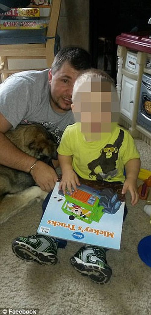 По словам отца Фабрини, ребенком занимаются они с женой, так как у их дочери "отсутствует материнский инстинкт".