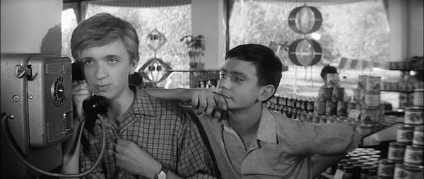 9. Коренной москвич уверен, что Москва - маленький город, ну, здесь же везде знакомые!