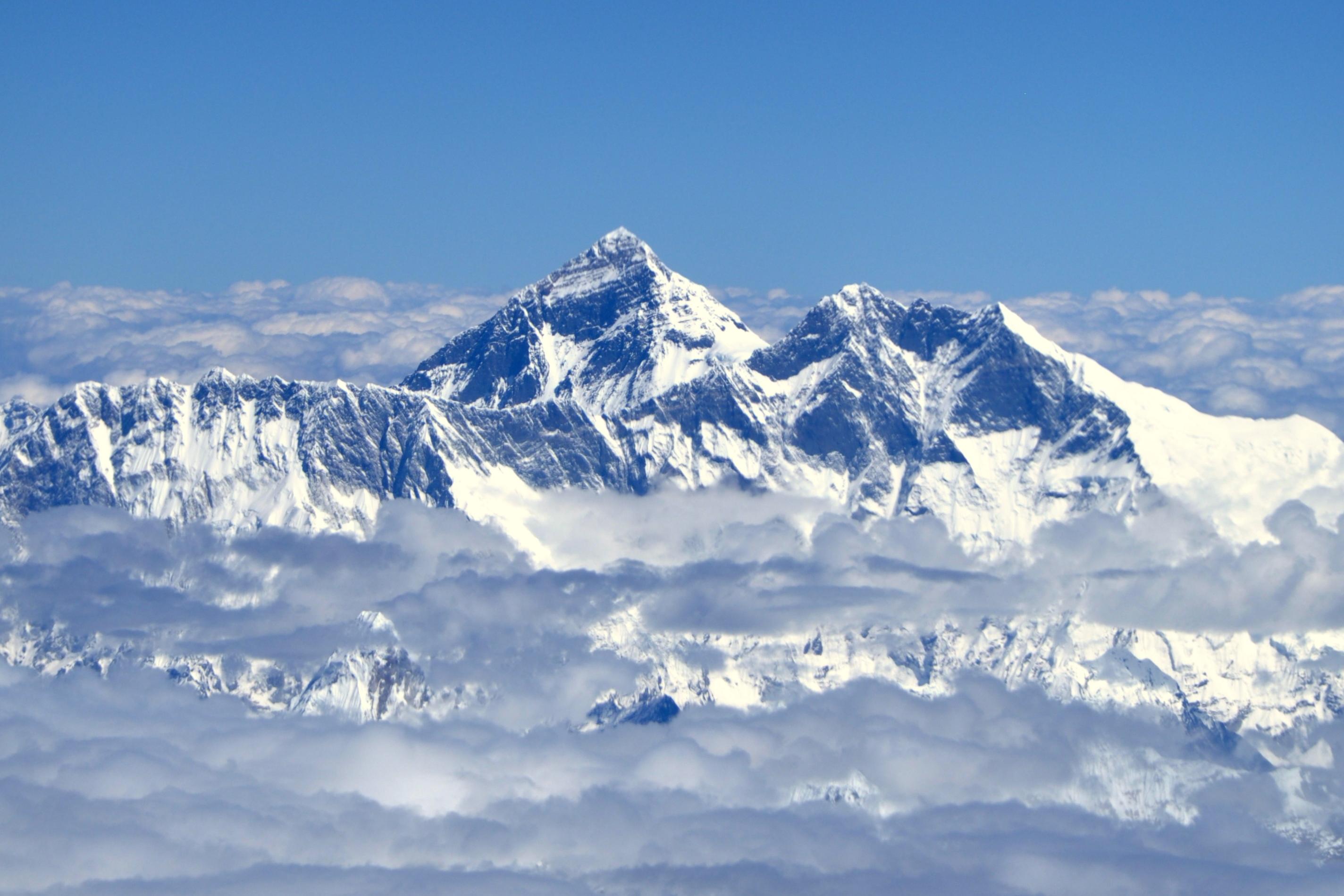 Маунт эверест. Горная вершина Джомолунгма (Эверест). Вершины: гора Джомолунгма (Эверест),. Гора Эверест 8848 метров. Эверест джамалумба.