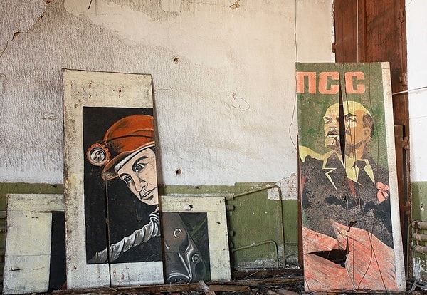 9. Внутри школы.