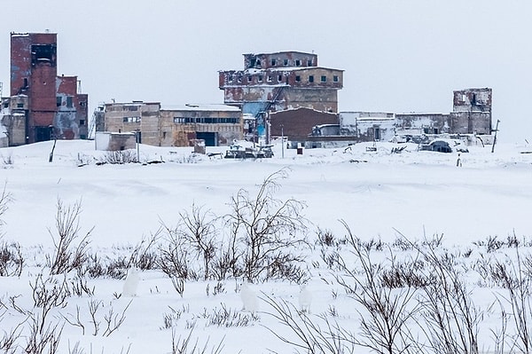 16. Она была плохо построена и требовала постоянного ремонта. Шахта перестала работать в 1994 г., но ее здания так полностью и не разрушились.