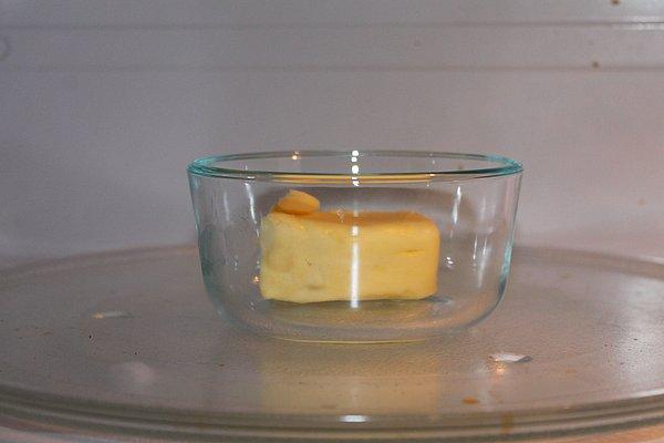 9. Tereyağı ve margarinlerinizi mikrodalgada "doğru şekilde" oda sıcaklığına getirin.