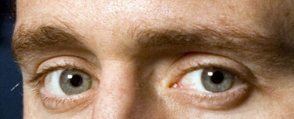 9. И снова голубые глаза, а принадлежат они...