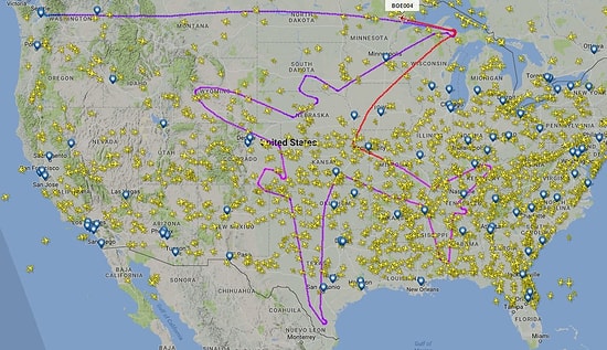 ✈️ Dev Bir Selfie! Gökyüzünü 'Tuval' Gibi Kullanan Pilot Rotasında Kendi Uçağını Çizdi