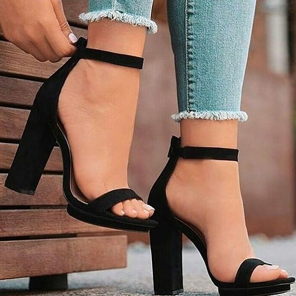 8. Придя домой, не снимайте сразу туфли на каблуках