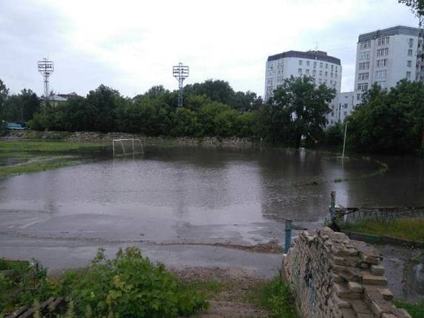 9. Футбол на траве есть, почему бы не изобрести футбол на воде?