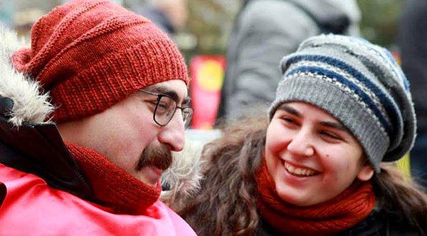 Semih Özakça’nın eşi Esra Özakça, cezaevinde verilen gazetelerin arasına "dürüm broşürü" koyulduğunu açıkladı...