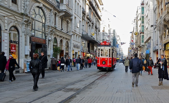 Göz Göre Göre Yok Oluyor! İstiklal Caddesi'nde Kepenk İndirmek Zorunda Kalan Mekanlar