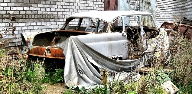 Этот брошенный автомобиль попал в хорошие руки и был восстановлен в 2012 году.