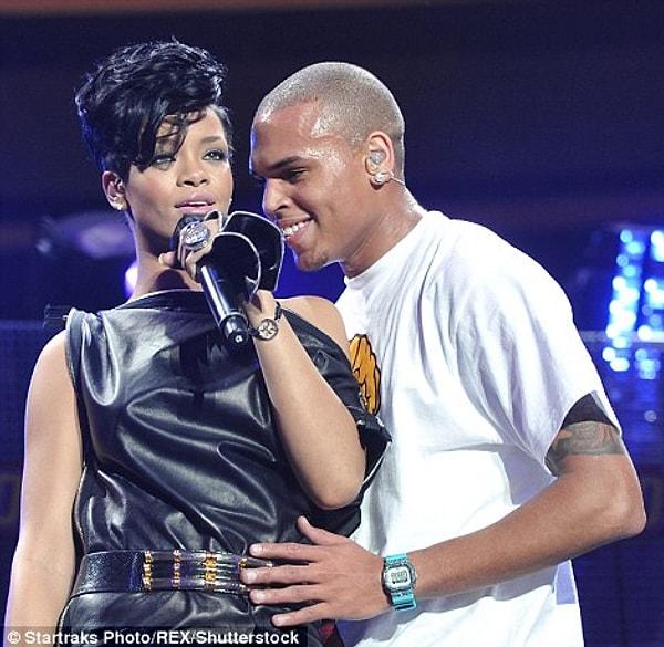 Hatırlarsınız 2007'de başlayan bu ilişki Chris Brown'ın Rihanna'ya şiddet uygulayıp hastanelik etmesiyle son bulmuştu...