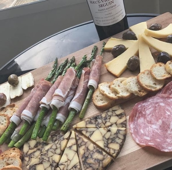 1. Звёзды не постят то, что видят прямо сейчас