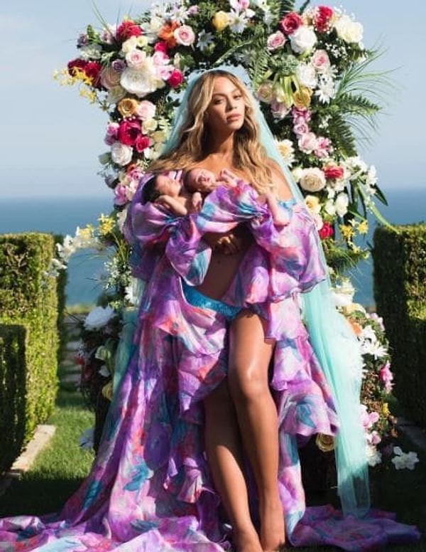 15. Большинство селебрити постят фото в полночь (на Восточном побережье Америки)