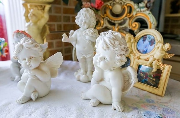 8. Хозяйка квартиры любит собирать керамических ангелов, привозя их из разных стран