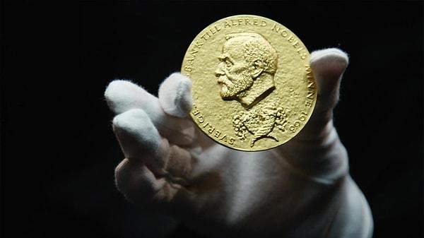 7. Oscar, Grammy ve Nobel ödüllerine layık görülmüş tek insan kimdir?