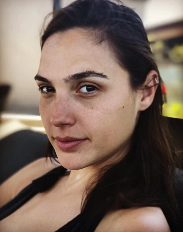 6. Если вы только начинаете свой "безмакияжный" путь не избегайте и посещения других публичных мест, где все девушки "при параде".