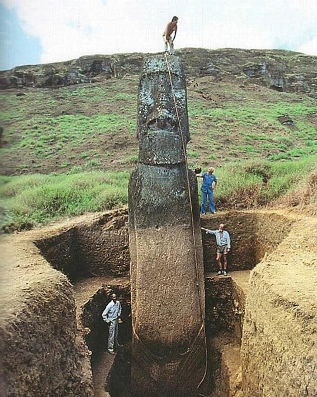 Моаи на острове Пасхи, оказывается, имеют тела, просто они вкопаны в землю