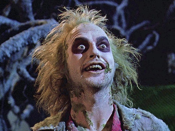 6. А этого странного типа в фильме "Битлджус" сыграл...