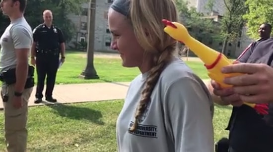 ABD'de Polis Akademisi Öğrencilerine Yapılan Tavuk Testi Sınavı