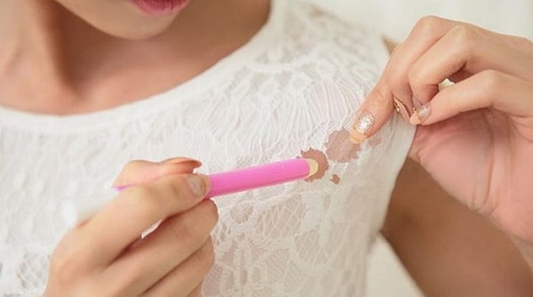 Вам на подмогу придут спирт, мыло или пятновыводитель!