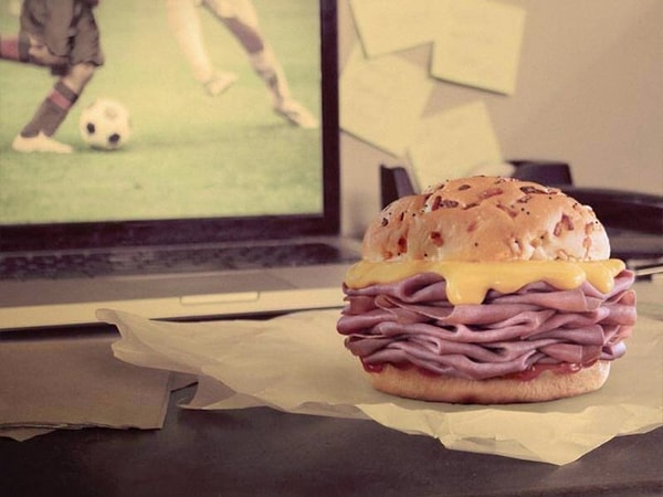 2. Американская сеть Arby's Beef 'N Cheddar. Рекламное фото: