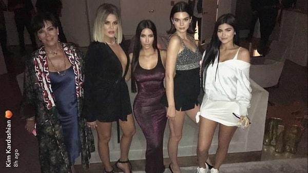 Kardashian-Jenner kadınlarının moda ikonluğu ise yine yakıyor!