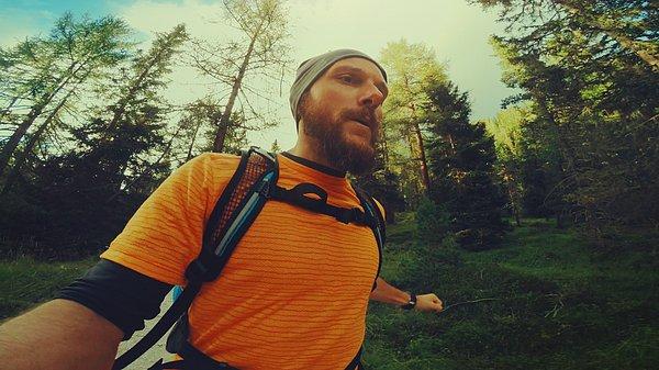 11. Hava güzel, bir sabah koşusu yapayım dediğiniz zaman; anı ölümsüzleştirmek için koşarken çektiğiniz bu selfie: