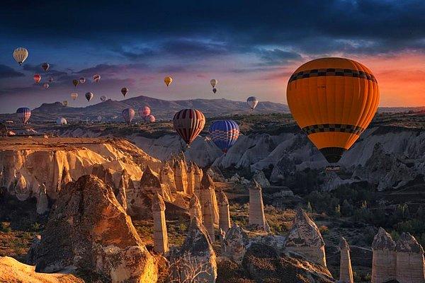 1) Dünyanın en çok turist çeken rotalarından biri olan Türkiye’de 2014 yılından itibaren gelen turist sayısında ciddi bir azalma gerçekleşti.